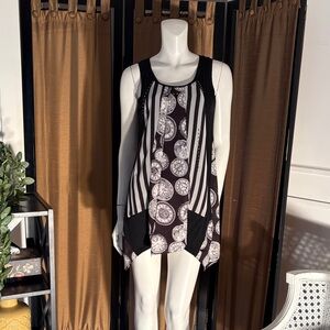 Asymetric Black and White Sleeveless Mini Dress/Tunic